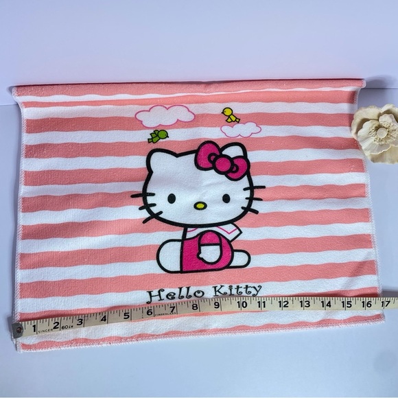 Hello Kitty Pink and White BNWT microfiber towel - Picture 3 of 5